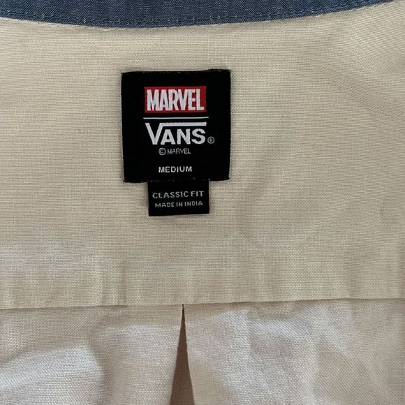 Marvel ĂâVans super hero button down shirt Thor
Spider-Man - Picture 6 of 6